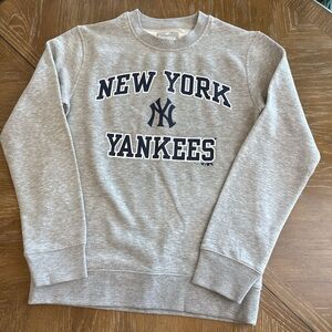 Fanatics New York Yankees Gray Crewneck Sweatshirt NWOT